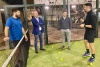 El alcalde Manolo Barón visita las pistas de pádel del Centro Deportivo Momo González en La Quinta tras la reapertura de las mismas