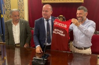 Las Selecciones Españolas Absolutas de Balonmano Playa visitan el Ayuntam