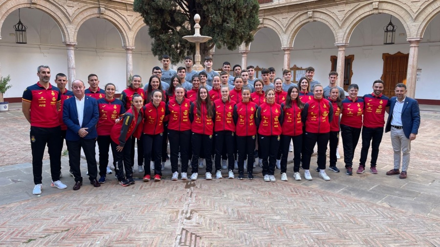 Las Selecciones Españolas Juveniles Masculina y Femenina de Balonmano Playa se concentran en Antequera para preparar el Campeonato del Mundo a disputar en Creta